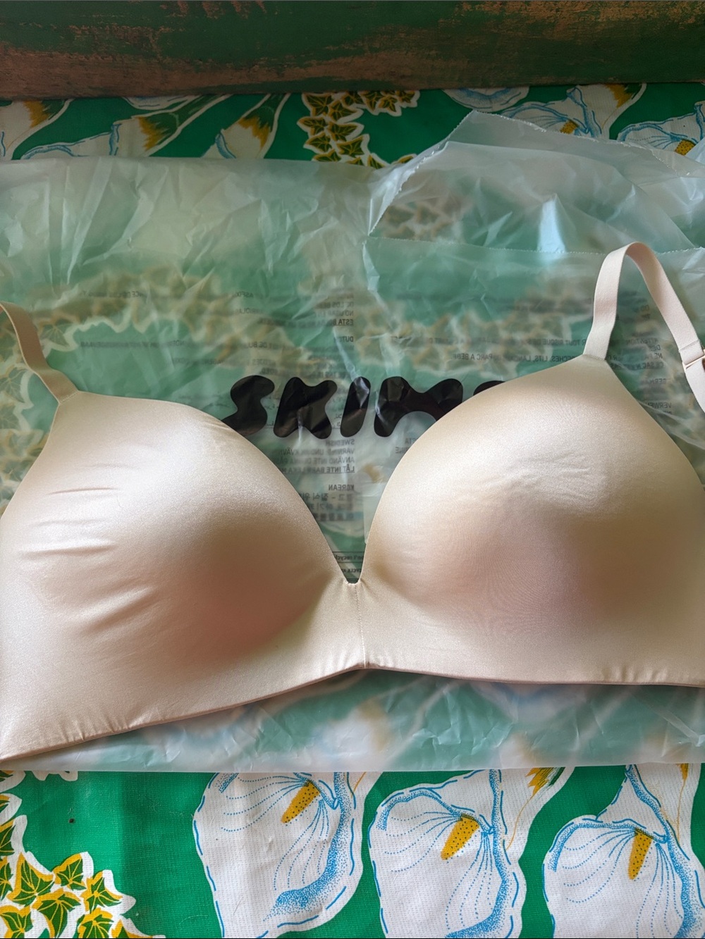 SKIMS Cream Seamless T-Shirt Bra